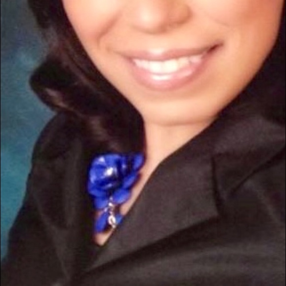 Beautiful Blue Flower Necklace - Picture 2 of 4